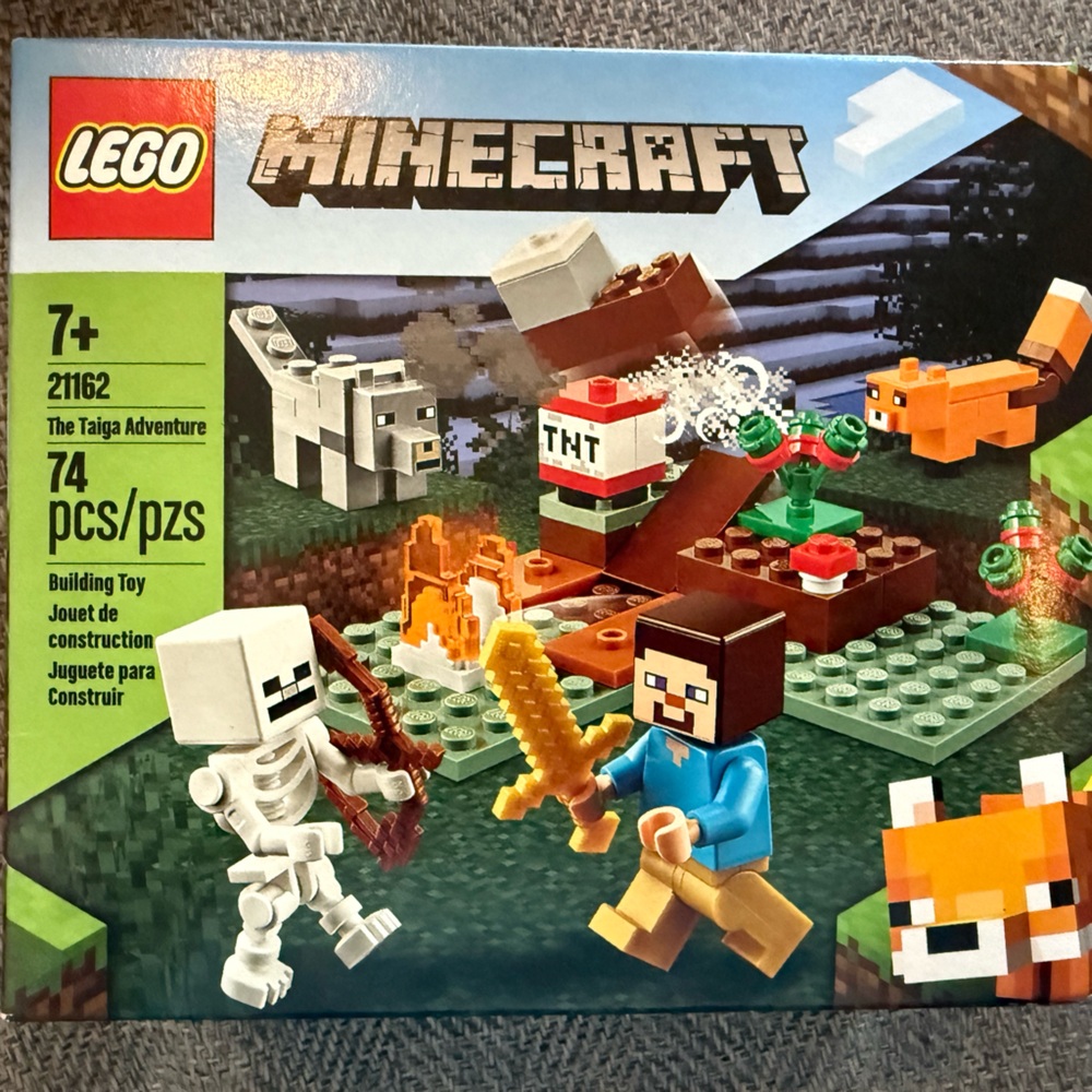 LEGO Minecraft Adventure Set - Green, Brown, White 21162 retired